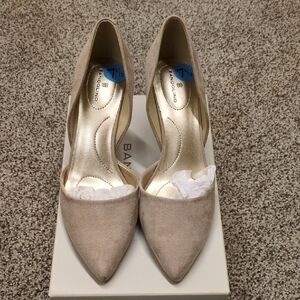 NWT Bandolino Beige Pointed Toe Heels